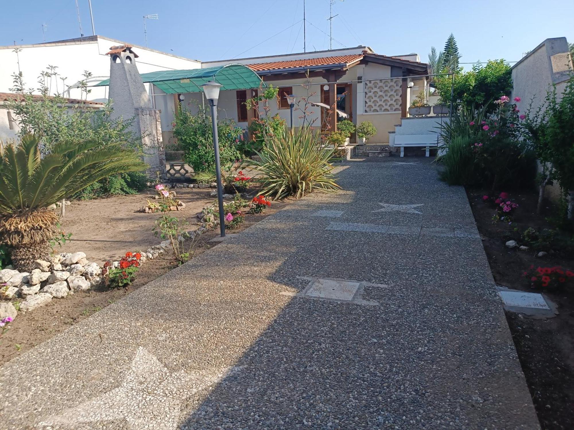 Il Giardino Di Sofia Charm And Comfort Apartment Torre dell'Orso Dış mekan fotoğraf